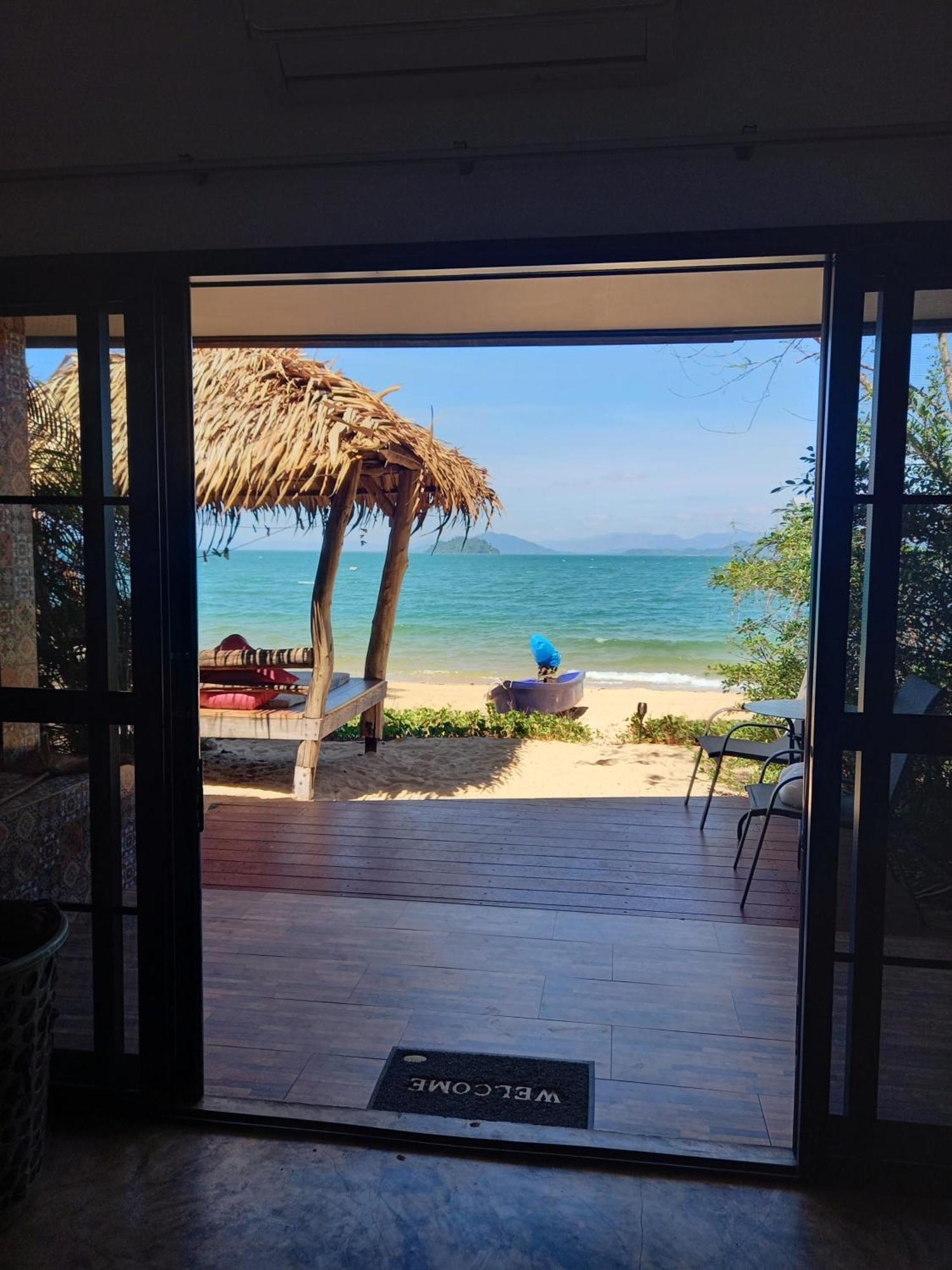 Sabai Sabai Beach Bungalows Koh Phayam Habitación foto