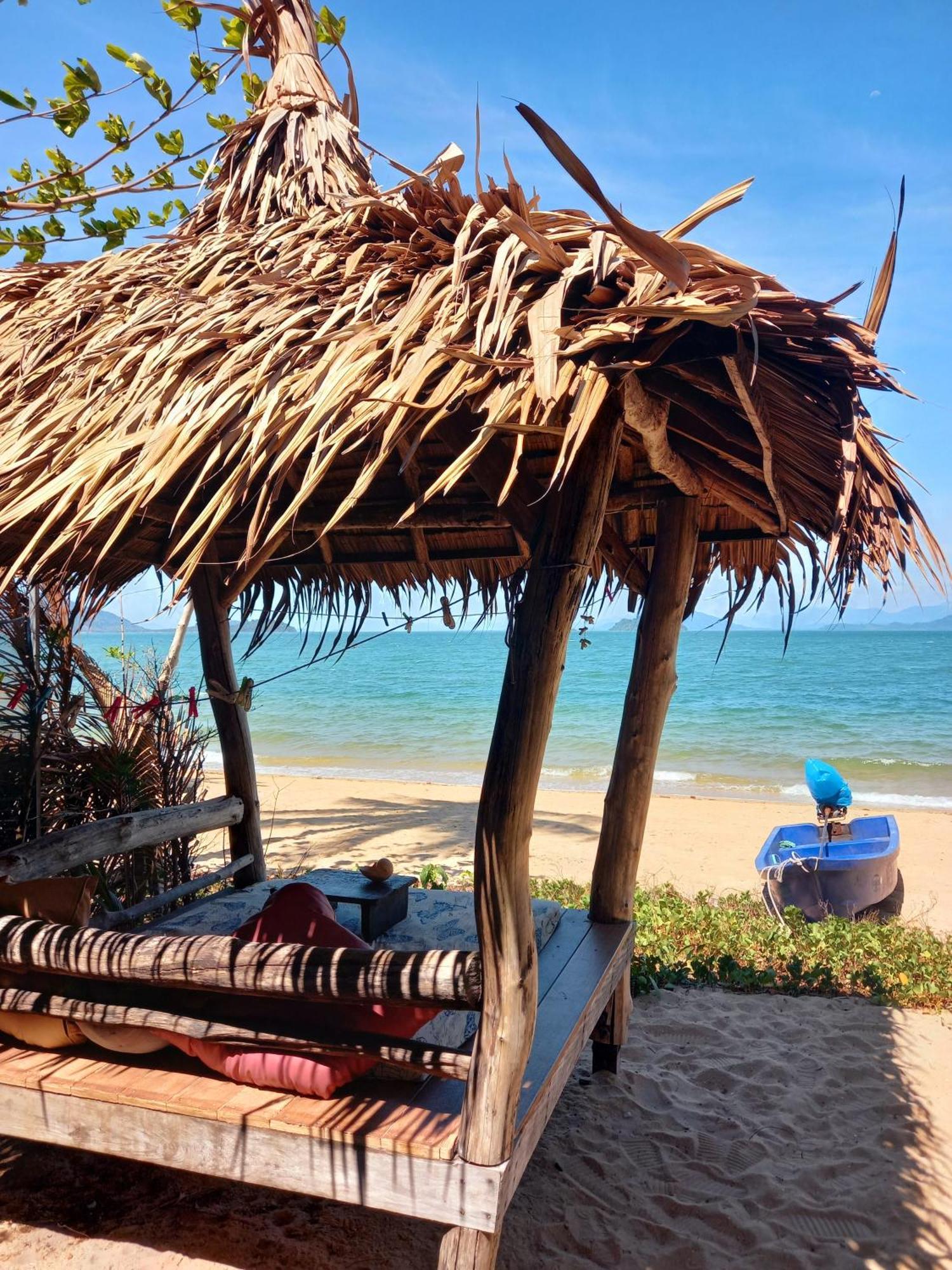Sabai Sabai Beach Bungalows Koh Phayam Habitación foto