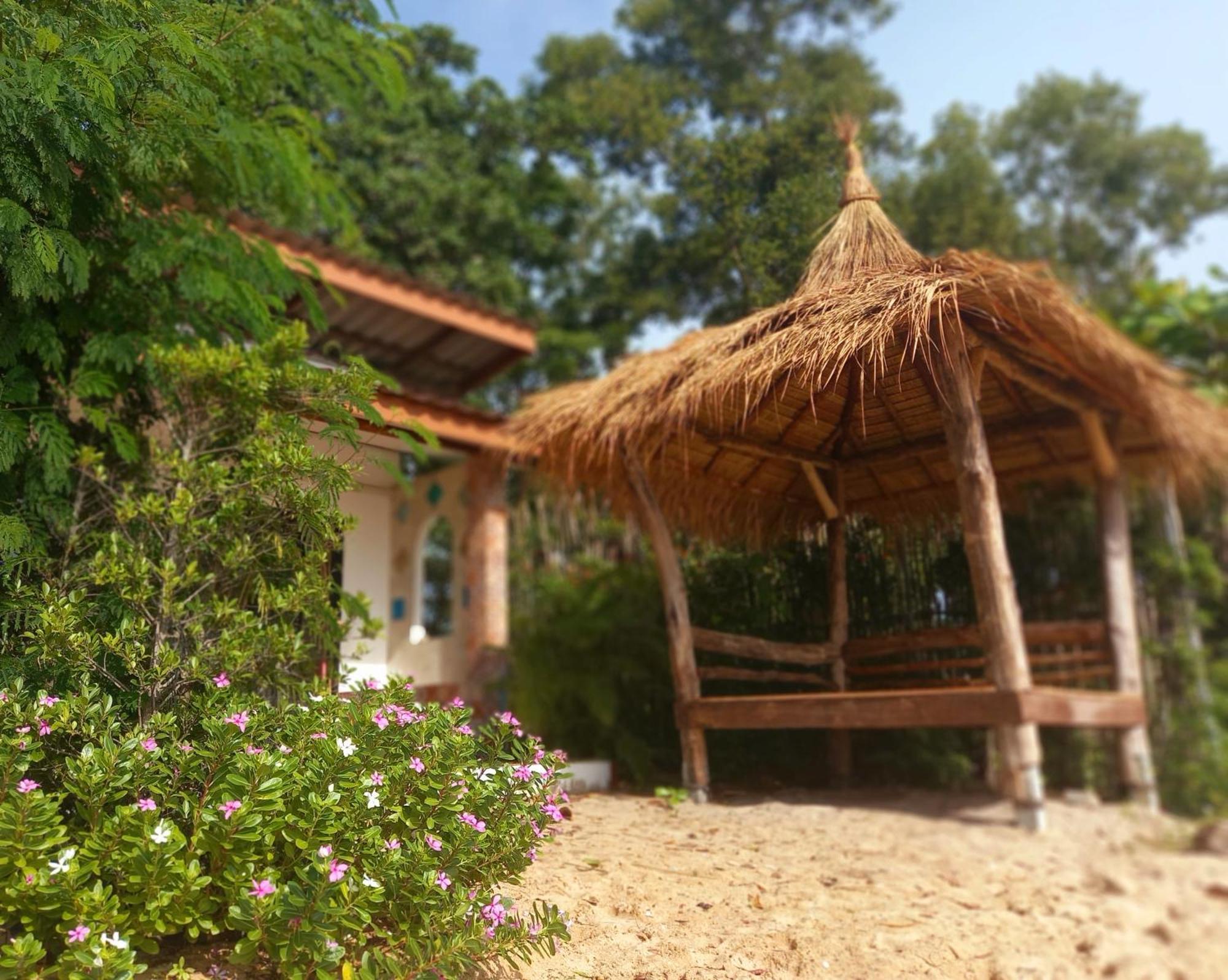 Sabai Sabai Beach Bungalows Koh Phayam Habitación foto