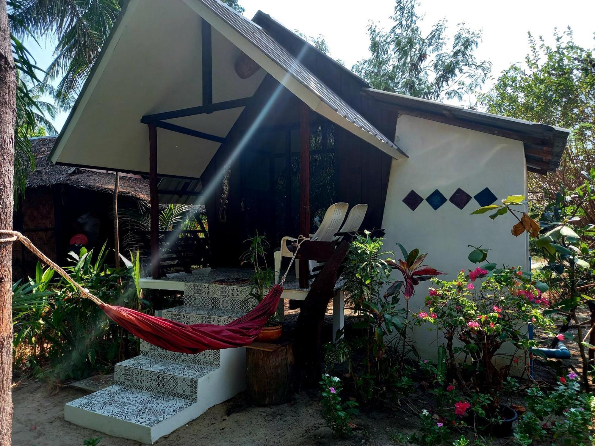 Sabai Sabai Beach Bungalows Koh Phayam Habitación foto